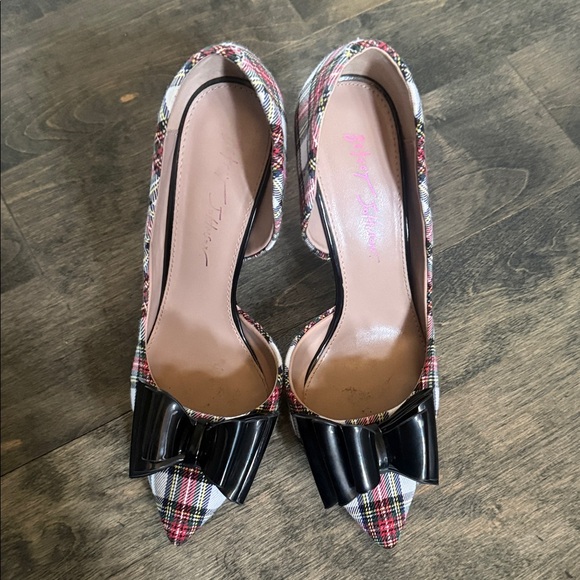 Betsey Johnson Plaid Heels with Black Bow and Red Heel - Picture 3 of 7